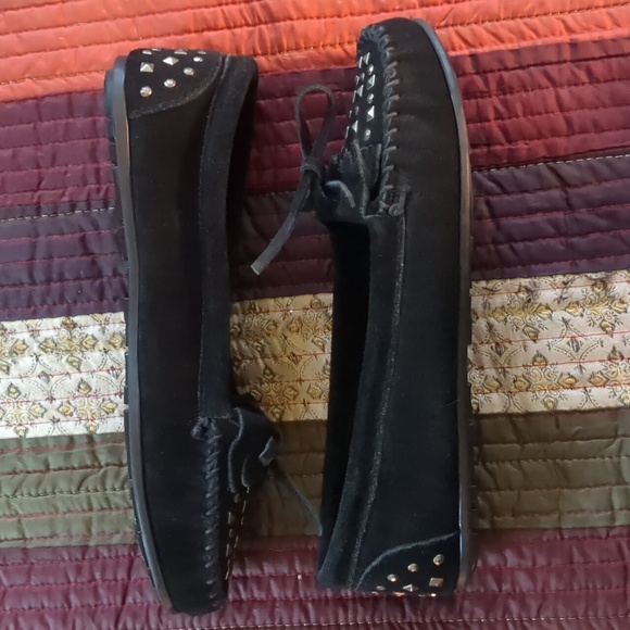 MINNETONKA* black suede leather moccasin flats stud detailing rubber sole 9.5 - Picture 7 of 12